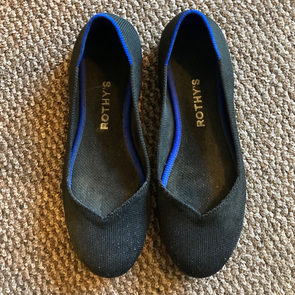 Black Rothy’s Round Toe Flat